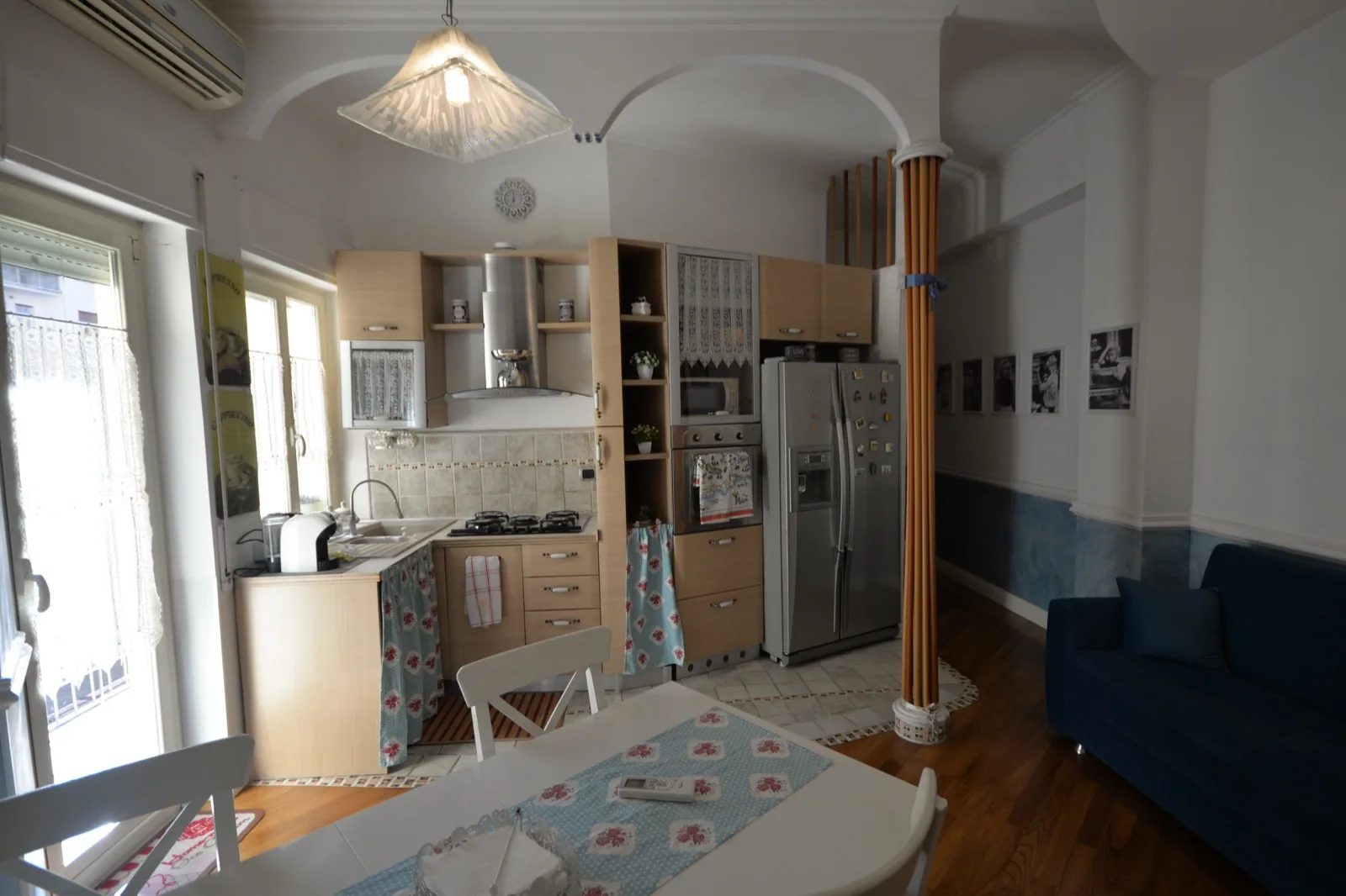 Piano cottura a gas della cucina attrezzata